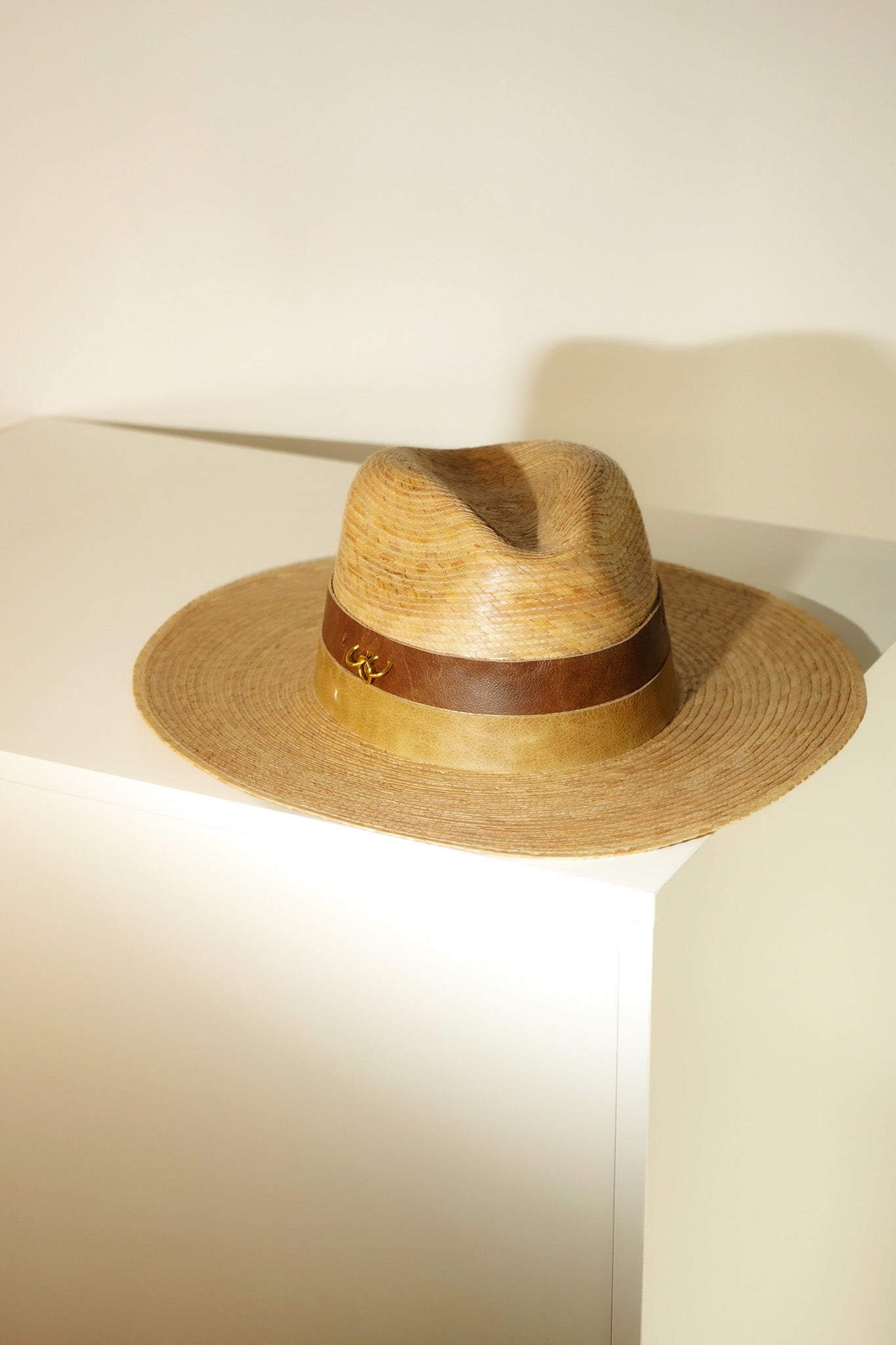 two-tone-cream-wide-brim-straw-hat
