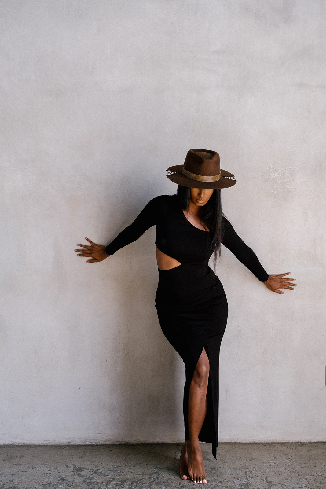 Woman-Wearing-The-Cut-Brown-Fedora